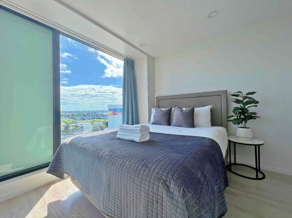 1 غرفة نوم ومكواة/لوح كي وواي فاي مجانًا وملاءات أسرّة