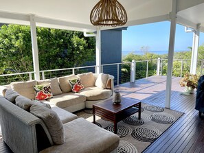 Property grounds - Relaxed beach living, with sea views, magical sunsets. 4 min walk to Beach. (Sunrise Beach)