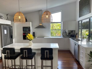 Fridge, microwave, oven, stovetop - Relaxed beach living, with sea views, magical sunsets. 4 min walk to Beach. (Sunrise Beach)