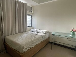 2 slaapkamers, een bureau, een strijkplank/strijkijzer, gratis wifi