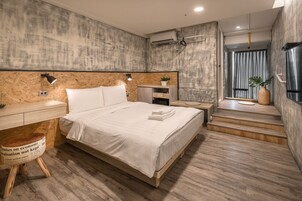 Minibar, wifi gratis y ropa de cama