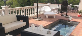 210 M2, enchantment guaranteed, in an area of 9000 M2 5 min sea and golf