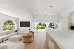 Spa - Costa Beach House (Marcus Beach)