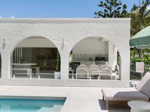 Outdoor dining - Costa Beach House (Marcus Beach)