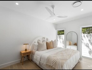 4 bedrooms, WiFi, bed sheets