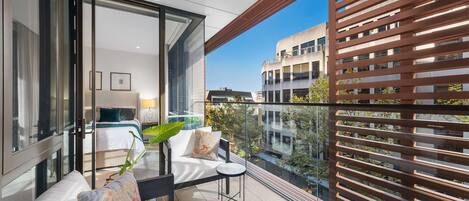 2 habitaciones, escritorio, tabla de planchar con plancha y wifi