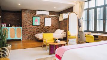 Rom – exclusive | Individuelt dekorert, individuelt innredet og skrivebord