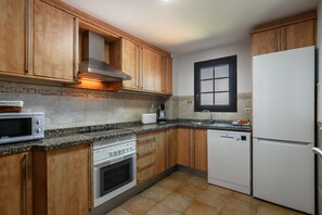 Frigorifero, microonde, forno, lavastoviglie