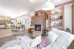 Living area - Hvar, Stari Grad, 5 min from center, peacefull place, no neighbours. (Stari Grad)