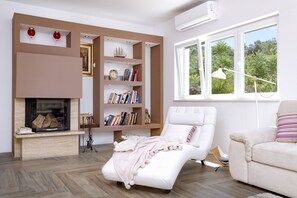 Living area - Hvar, Stari Grad, 5 min from center, peacefull place, no neighbours. (Stari Grad)