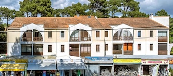 Charming apartment steps from the beach