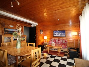 Dining - Central 3-Room Apartment with Garage, Balcony, and Ski Access (Les Carroz d'Arâches)