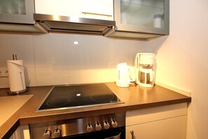 Køleskab, ovn, kogeplade, opvaskemaskine