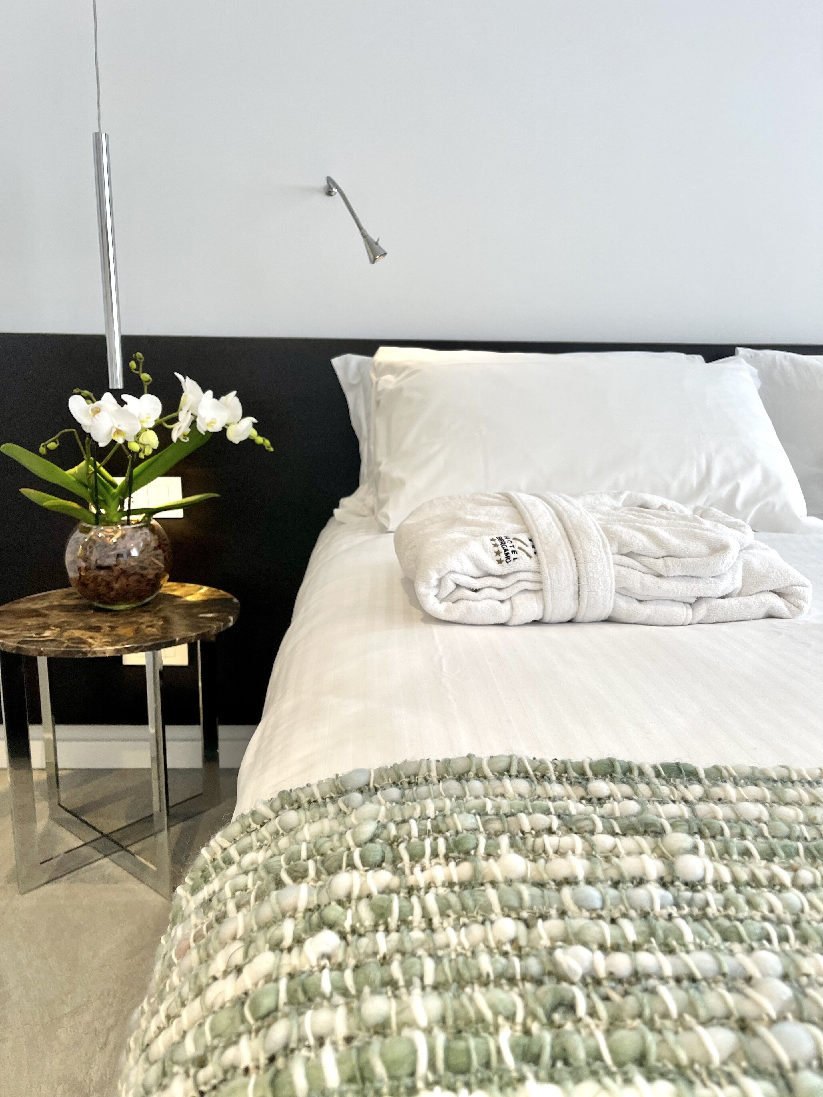 Kamar Superior | Selimut bulu angsa, busa memori, minibar gratis, dan brankas