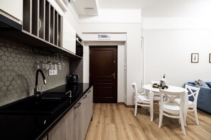 Fridge, stovetop, dishwasher, electric kettle