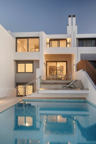 Serenity Villa-Luxurious villa in the heart of Ancient Corinth with private pool