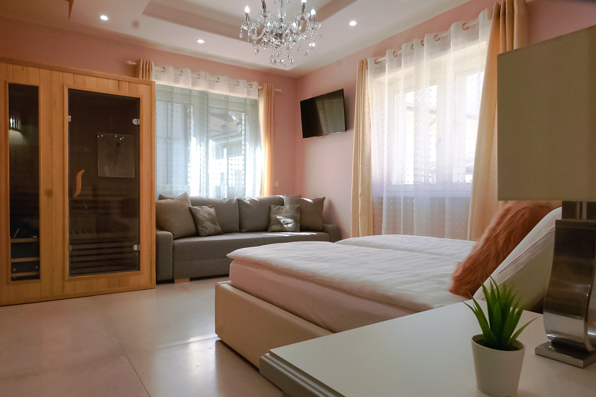 Comfort Room | Egyptian cotton sheets, premium bedding, down comforters