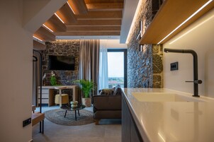 Family Executive Suite with Attic | Desk, laptop workspace, soundproofing, iron/ironing board