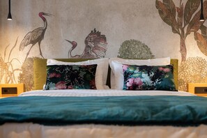 Junior Suite | 1 bedroom, desk, laptop workspace, soundproofing