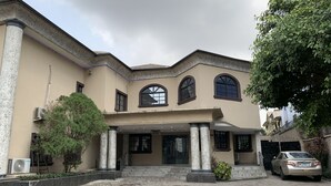 Front of property - Islanders Lounge and Hotel (Lagos)