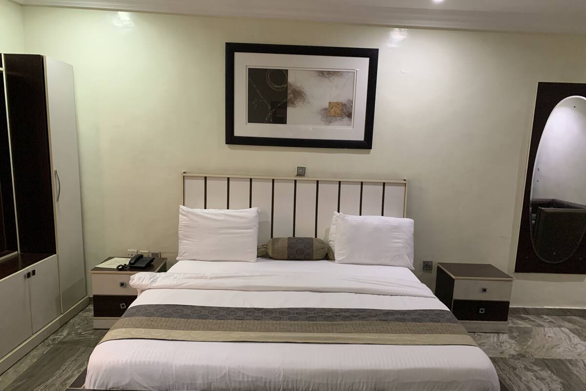 Standard Room | Desk, laptop workspace, soundproofing, WiFi (free)