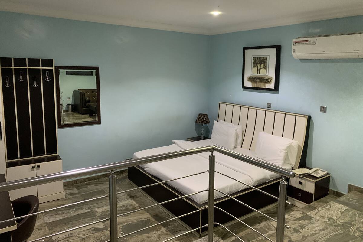 Premium Room | Desk, laptop workspace, soundproofing, WiFi (free)
