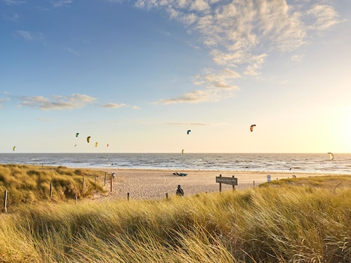 Family house with pool, 5 people, near beach