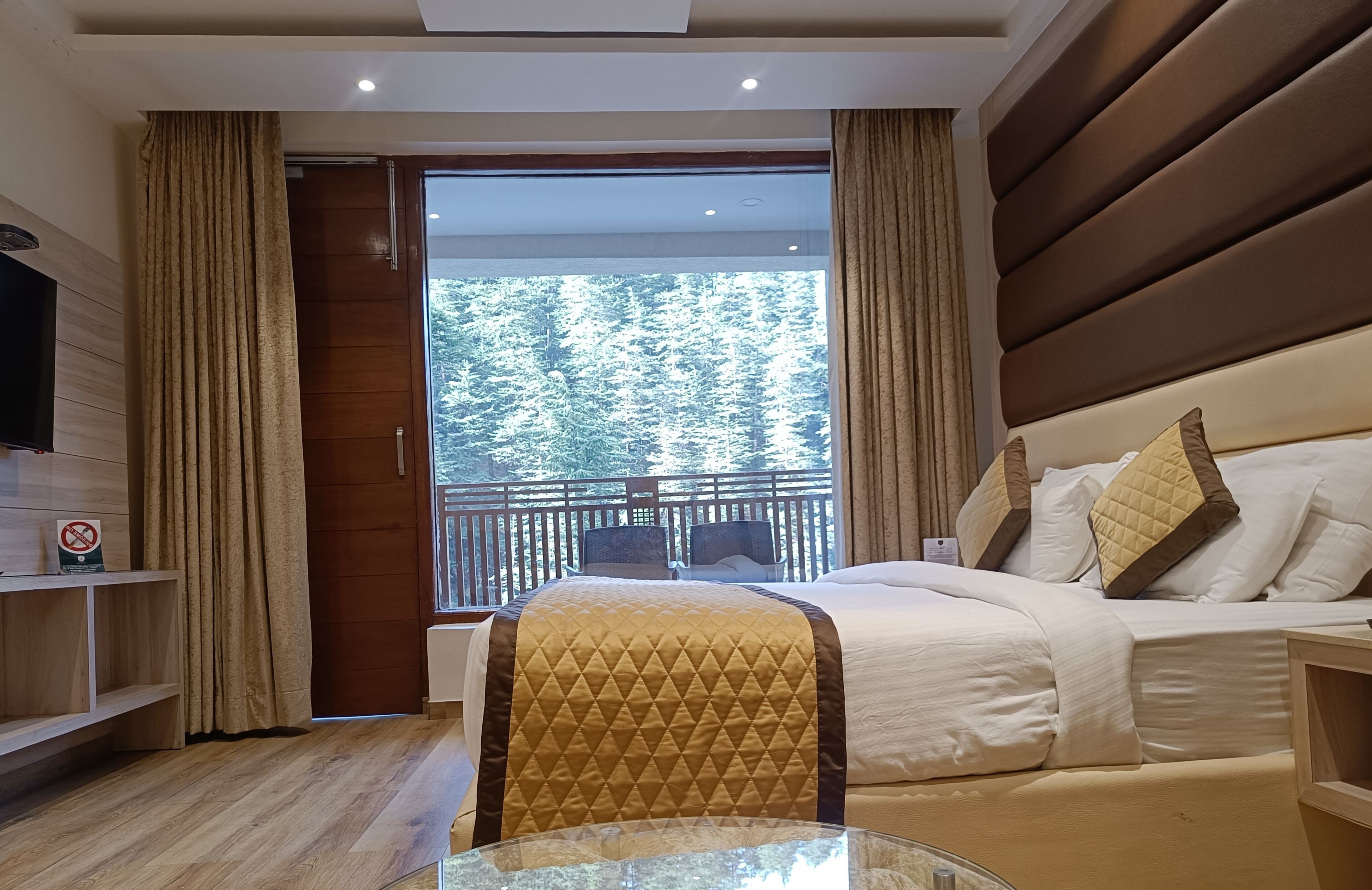 Memory foam beds, blackout drapes, iron/ironing board, free WiFi
