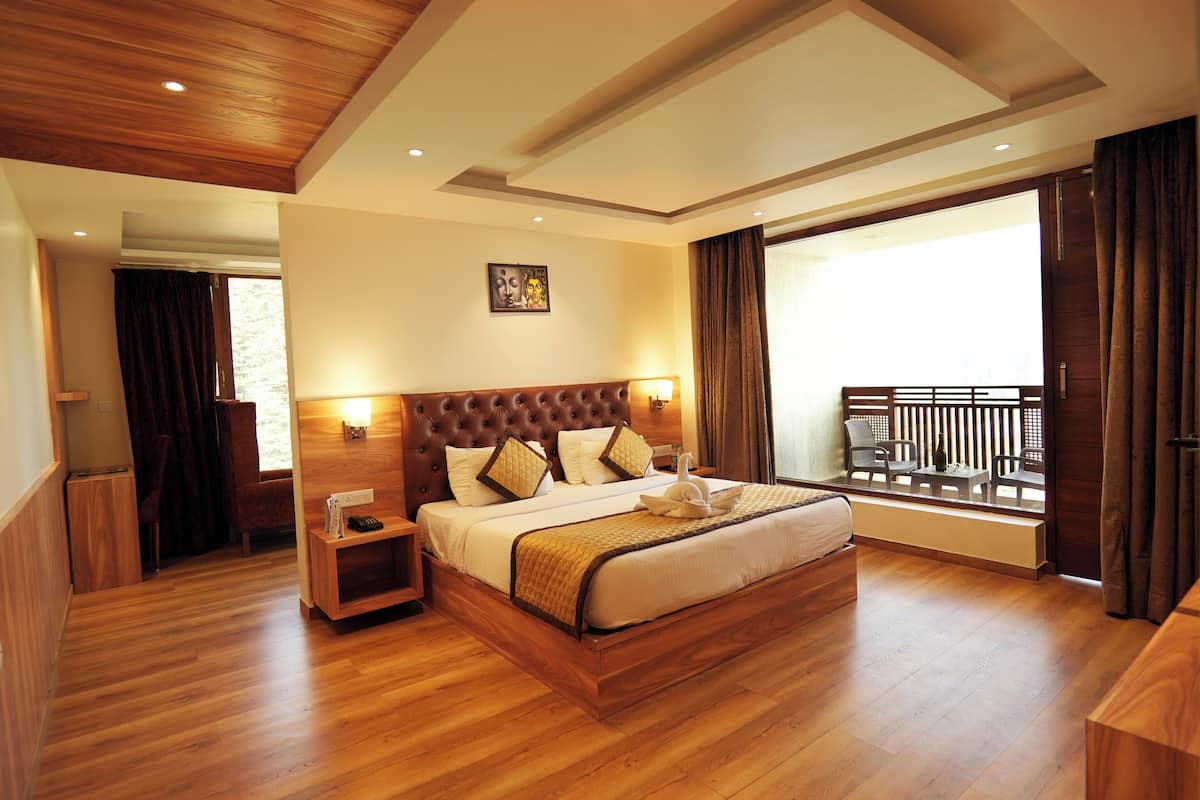Phòng đôi Cao cấp | Nệm cao su hoạt tính (memory foam), màn/rèm cản sáng