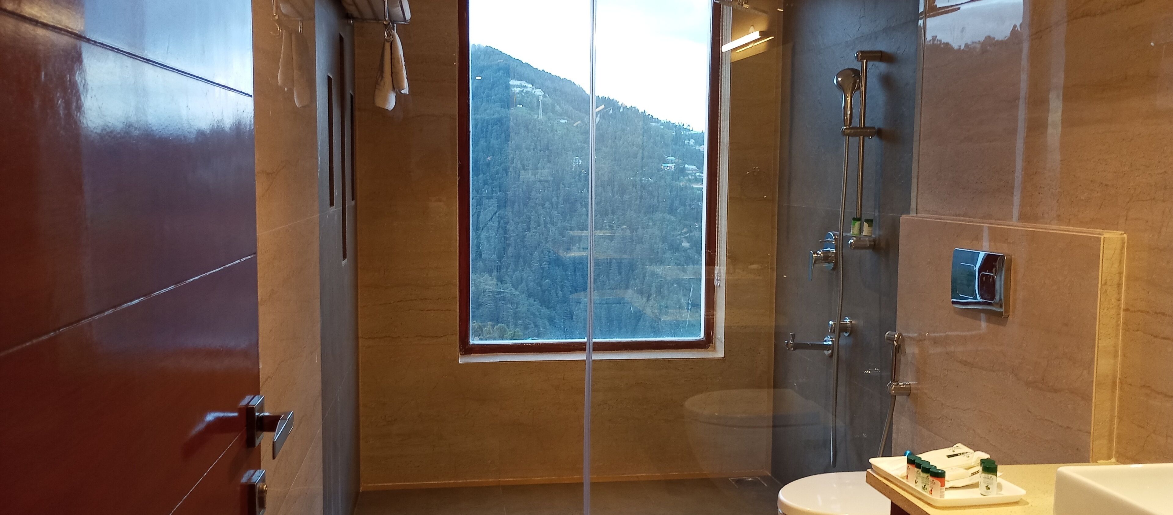 Family Room, 2 Bedrooms, Mountain View | Bathroom | Shower, rainfall showerhead, free toiletries, hair dryer