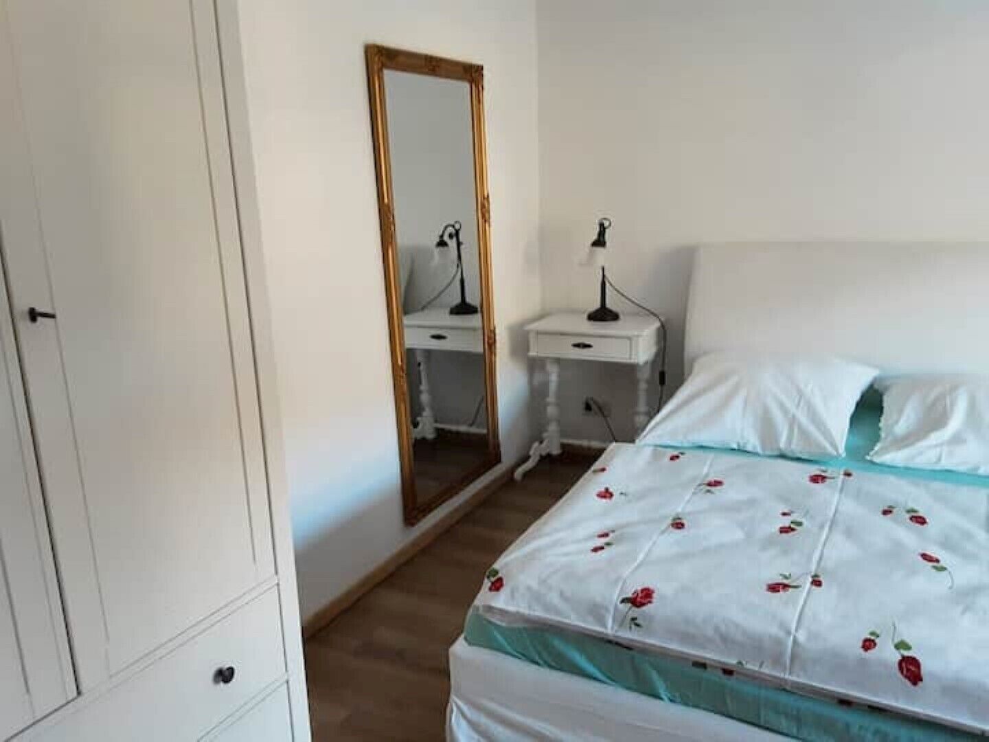 2 多间卧室、WiFi