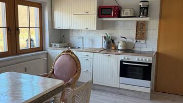 Refrigerador, horno, lavavajillas, tetera/pava eléctrica