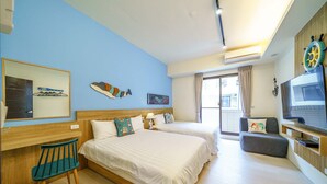 A hotel room with two beds, a TV, a desk, and a chair. - New Forest Living Homestay (Wujie)