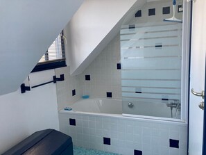 Hair dryer - Spacious house near beach with garden in Bangor (Bangor)