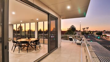 Cobertura, 2 quartos, vista para a cidade | Terraço/pátio