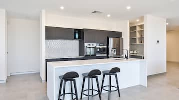 Penthouse, 2 Bedrooms, City View | Private kitchen | Full-size fridge, microwave, oven, stovetop