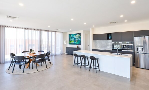 Penthouse, 2 slaapkamers, uitzicht op de stad | Woonruimte