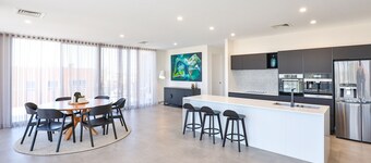 Indulge Apartments City View Penthouses