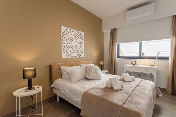 2 bedrooms, iron/ironing board, free WiFi, bed sheets - Exceptional Sunlit Apart Marsaskala Bay (Marsaskala)