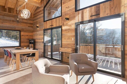 Le Perrus Chalet with Spa and sauna 200m from the lake