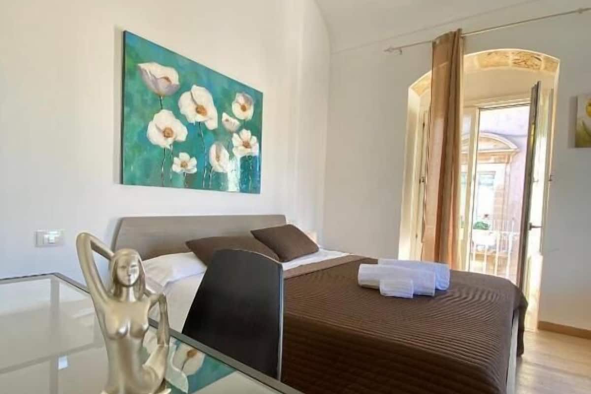 Classic Room | Soundproofing, free WiFi, bed sheets