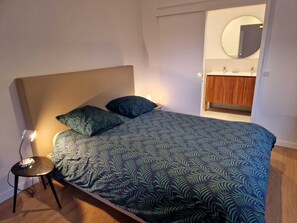 3 bedrooms, desk, travel cot, free WiFi