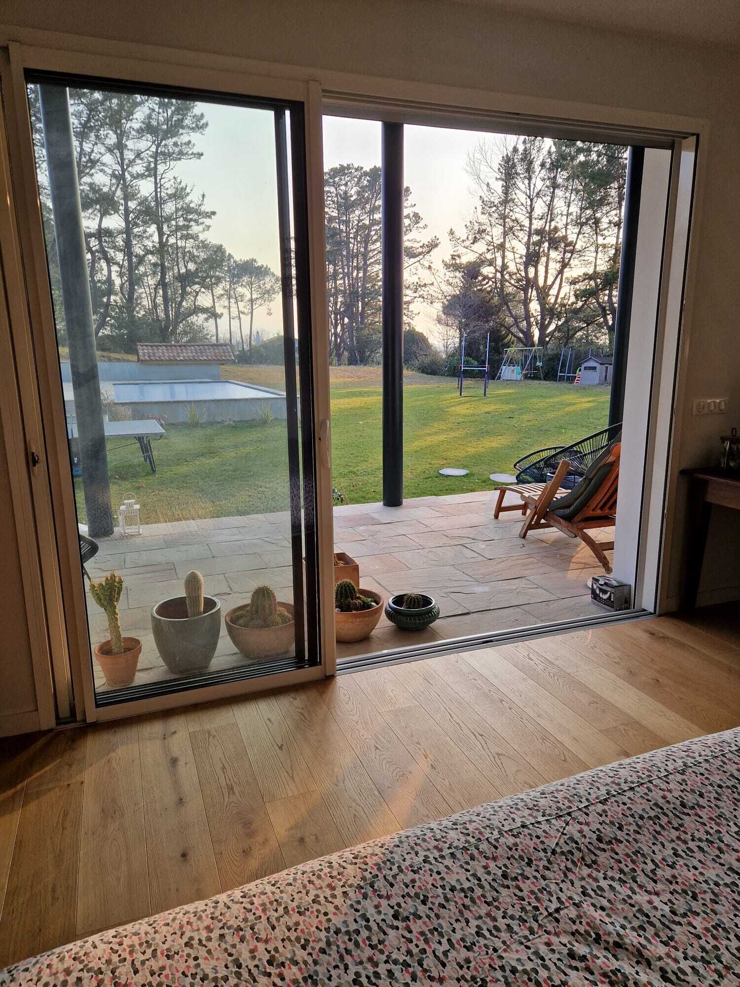 3 sovrum, skrivbord, gratis wi-fi och sängkläder