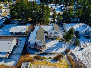 Exterior - Rustic Retreat Charming 2 Bedroom Apt Sleeps 4 (Kodiak)