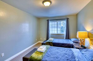 2 makuuhuonetta, silitysrauta/-lauta, Wi-Fi, vuodevaatteet