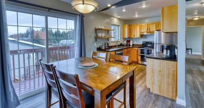 Rustic Retreat Charming 2 Bedroom Apt Sleeps 4