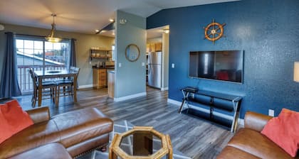 Rustic Retreat Charming 2 Bedroom Apt Sleeps 4