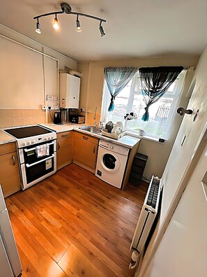 Apartment, Multiple Beds | Private kitchen | Fridge, microwave, oven, stovetop - Stunning 2-bed Apartment in Bristol (Bristol)