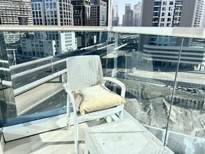 Balcony - Spacious Studio Flat With Balcony in Business Bay (Dubai)
