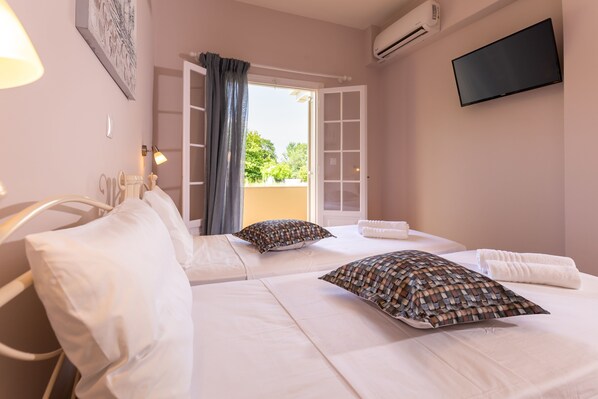 Leilighet – standard, 1 soverom, ikke-røyk, hageutsikt | Skrivebord, strykejern/-brett, wi-fi (inkludert) og sengetøy